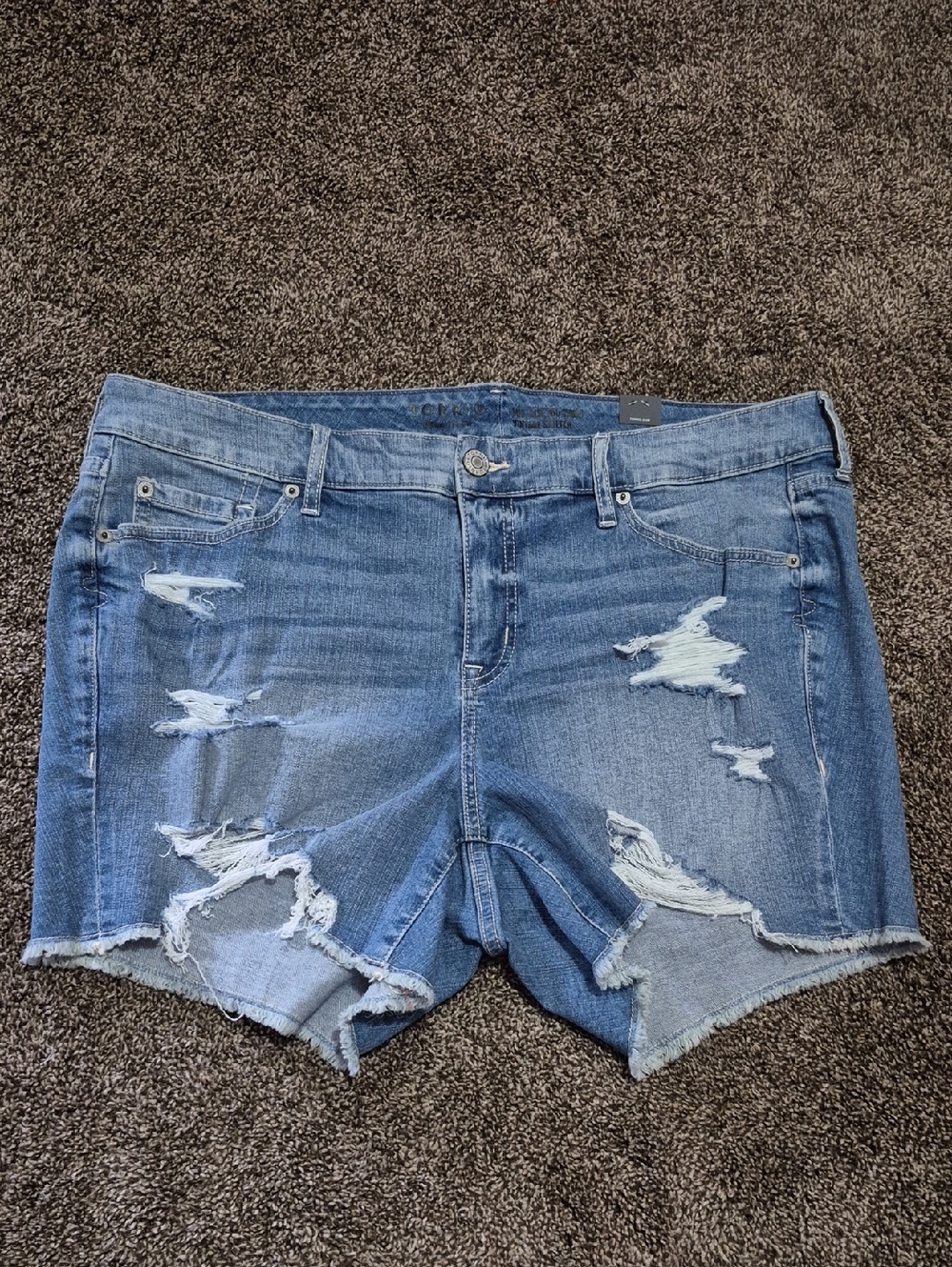 NWT Torrid Mid-Rise, Mid-Short Vintage Stretch Women's Denim Shorts Size 18